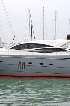 Pershing 62'