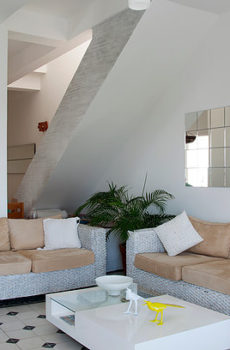 2 BR Old City Pool & Roof Deck