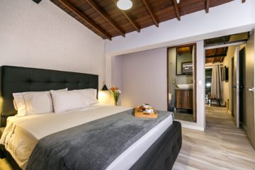 Stravaganza-House-For-Bachelor-Party-In-Medellin-01