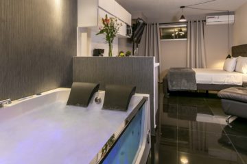 Stravaganza-House-For-Bachelor-Party-In-Medellin-04