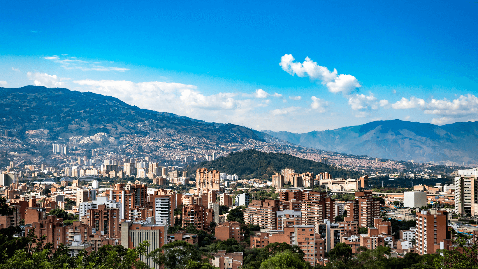 guide to hosting in medellin