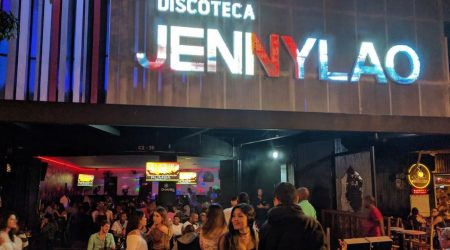 Medellin-Nightlife-Tour-Pub-Bar-Night-club-Crawl-09