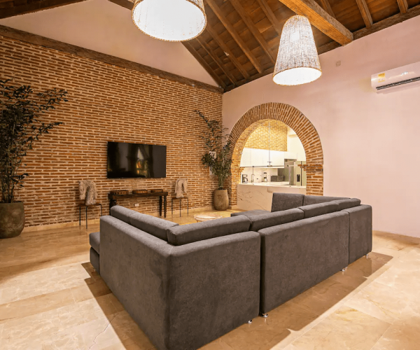 c8143190-aacf-432a-9767-fe11d3660d18