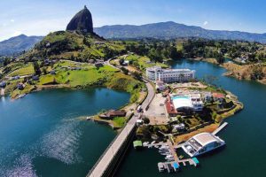 despedida-de-soltero-en-colombia-guatape-tour-medellin