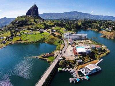 despedida-de-soltero-en-colombia-guatape-tour-medellin